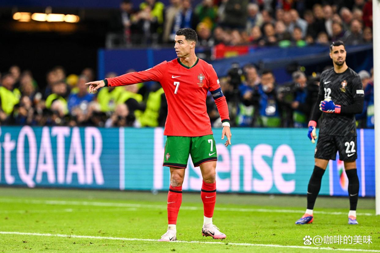 AYX-包含C罗迎来五赛季高光表现，瑞士队球迷沸腾！的词条