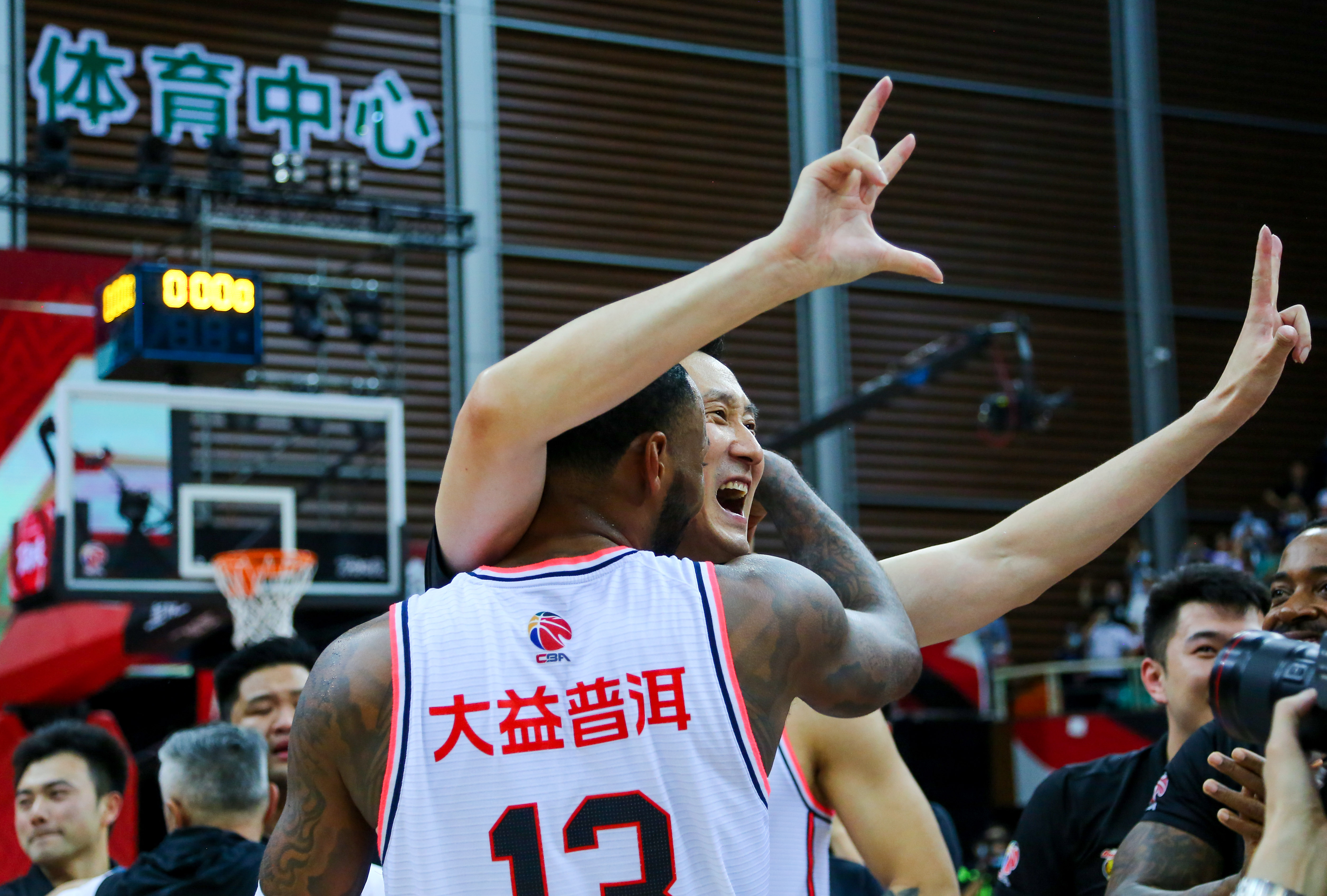 爱游戏-关于浓眉哥在中国队比赛中败北，高光表现引发热议！的信息