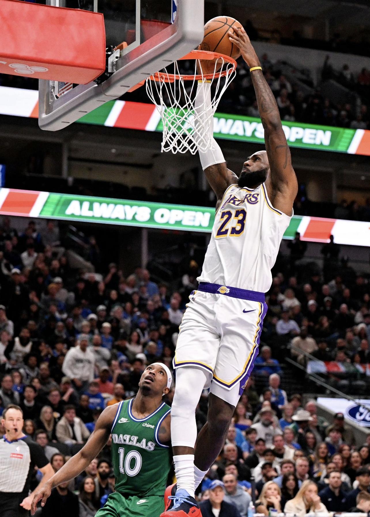 爱游戏体育-詹姆斯在独行侠比赛中爆冷，败北引发热议！的简单介绍